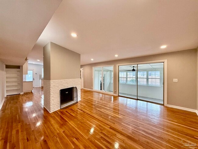 Building Photo - 205 Fairpoint Dr