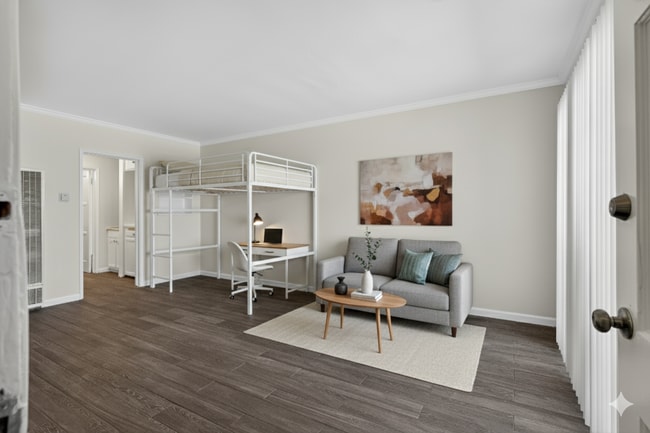 Building Photo - 4141-4147 S Bronson Avenue Rental