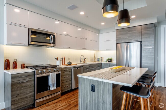 1BR, 1BA - 993SF