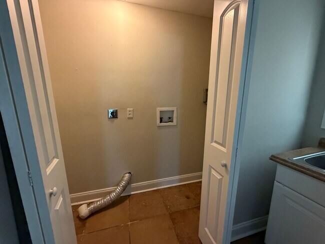 Photo - 3375 Hopkins Rd
