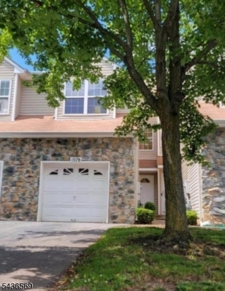 Building Photo - 1076 Oakcroft Ln