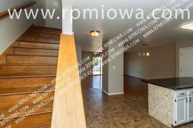 Photo - 770 SE Harper Dr