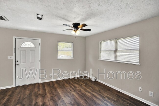 Photo - 2643 Vernon St