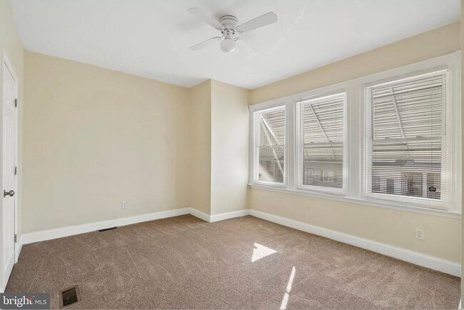Photo - Beautiful Front-Porch Row - Germantown