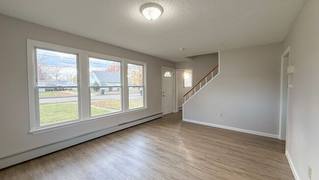 Building Photo - Gorgeous single-family Home