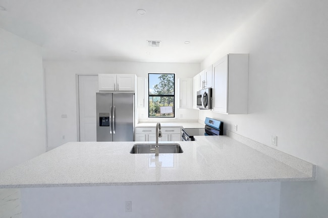 Photo - 828 Holmes Ave