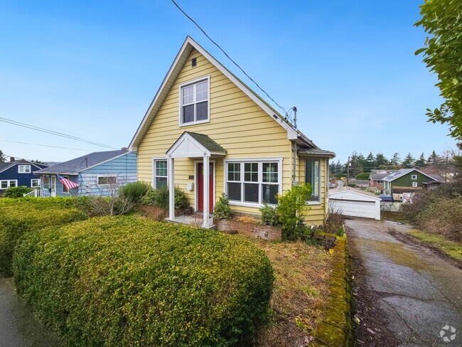 Building Photo - Beautifully Remodeled 3-Bedroom Home Near ...