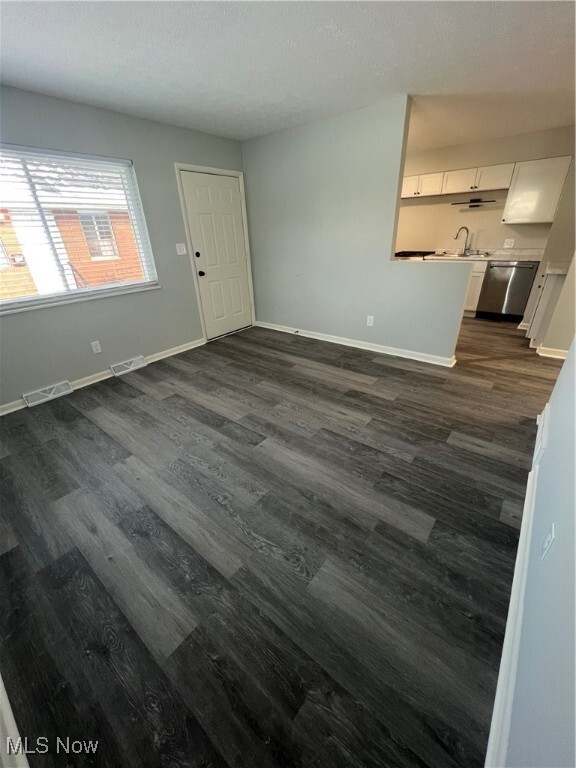 Photo - 2559 Edwin Ave