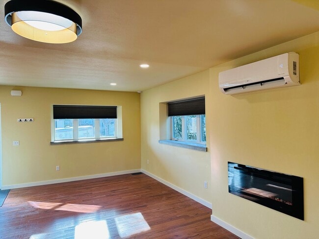 Photo - 605 Alderson Ave Unit 4 Bedroom 2 Bath