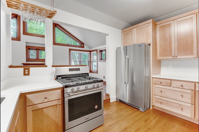 Kitchen - 2316 Fremont Ave S Unit 2