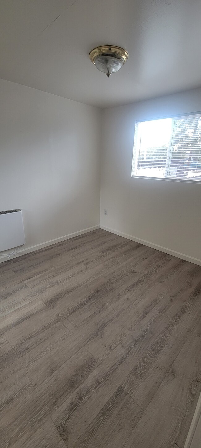 Photo - 1688 Linden St