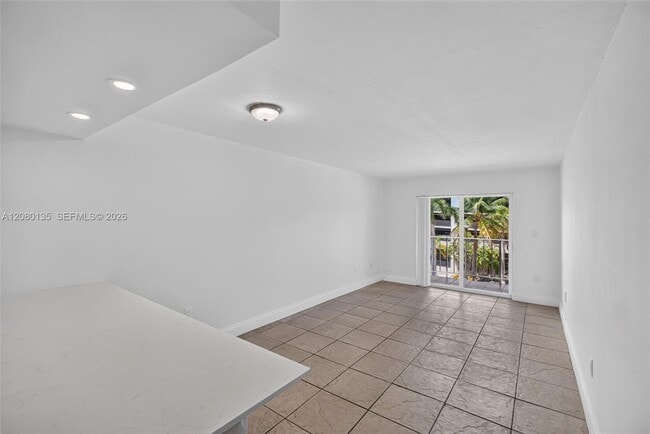 Building Photo - 453 SW 2nd St Unit 301C