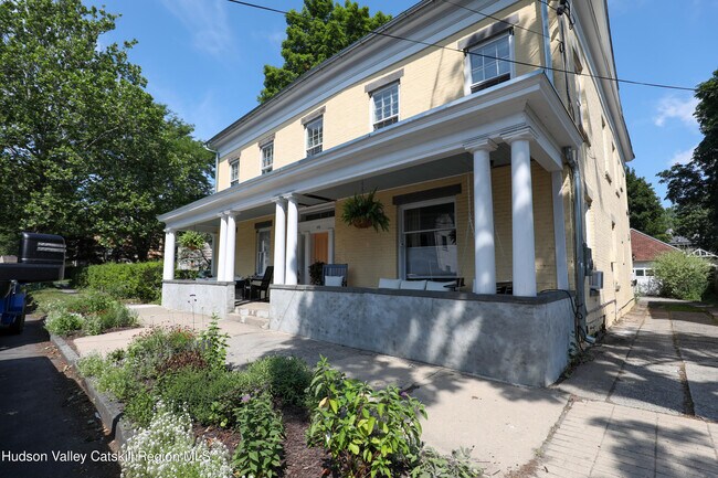 Photo - 109 St James St