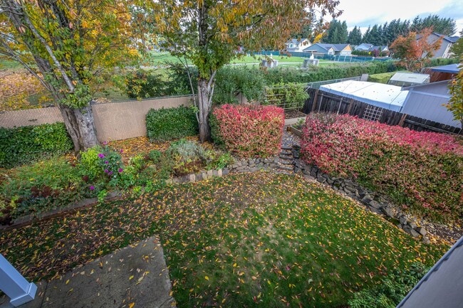 Photo - Three bedroom home with a bonus room and Air Conditioning - Built in 2000