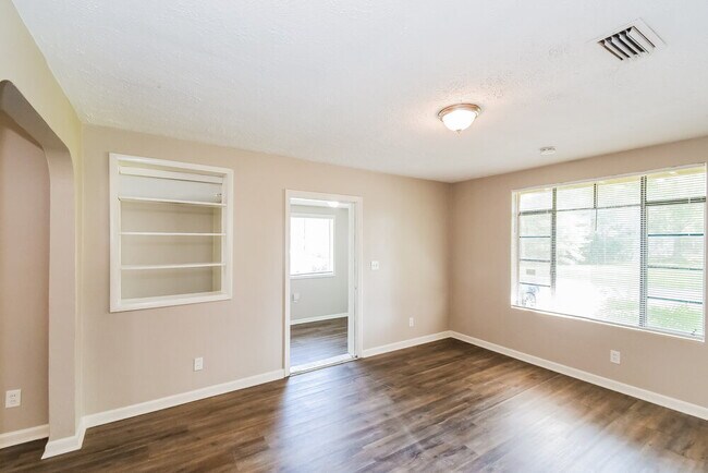 Photo - 5204 Mays Dr