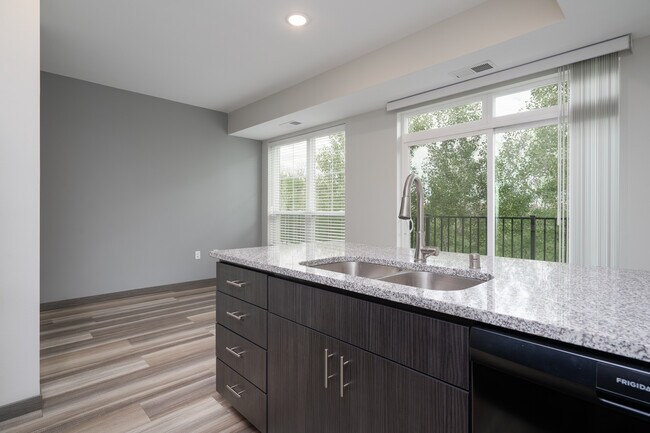 Photo - Vincent Woods Apartments