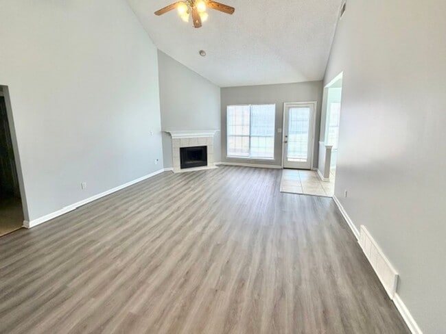 Photo - WeepingCherryLn9035 Unit 1