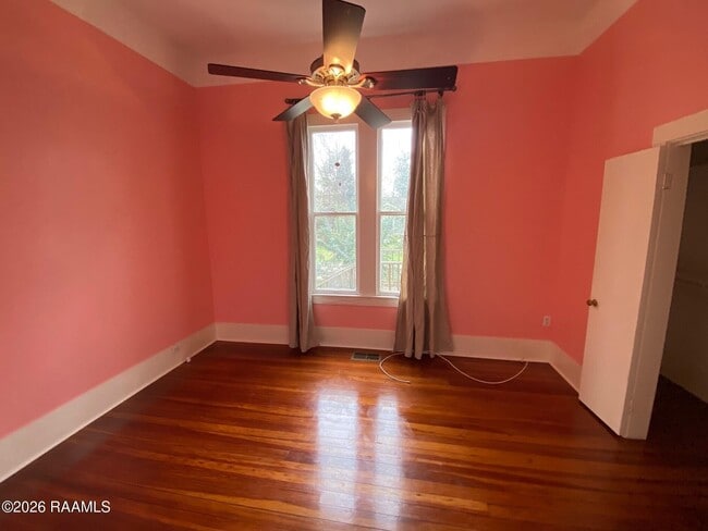 Photo - 215 Versailles Blvd