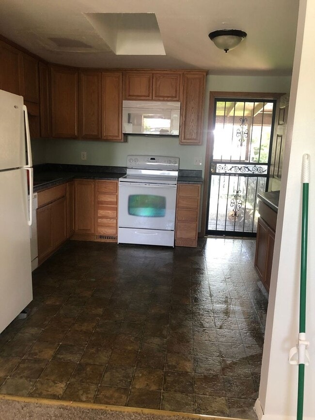 Photo - Half of a Duplex Available - 4 Bedroom 2 Bathroom in Lakewood