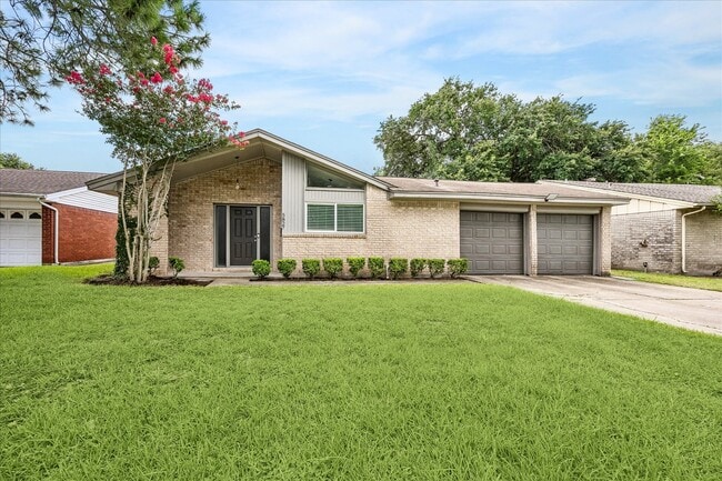 Building Photo - 5827 Southminster Dr