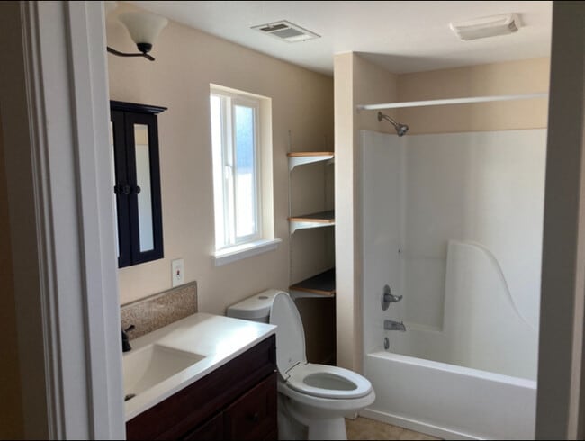 Photo - 2895 Rogue River Hwy