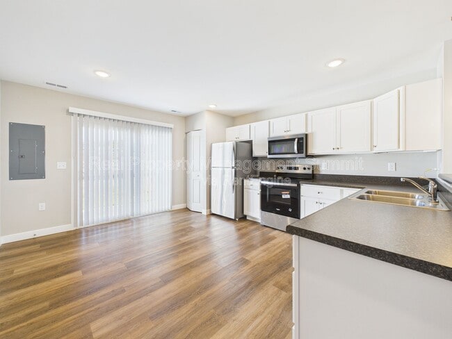 Photo - 1420 Circle Dr