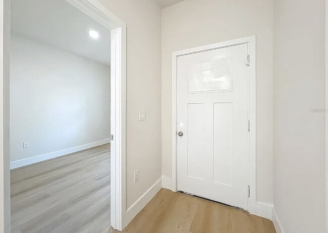 Photo - 356 W 4th St