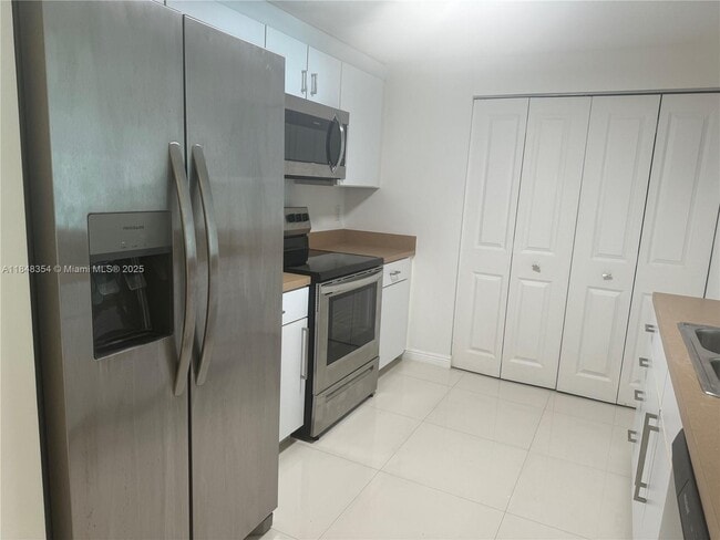 Building Photo - 1155 Brickell Bay Dr Unit 307 Rental