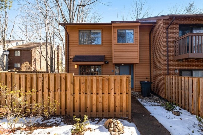 Photo - Updated 1800+ sq/ft 3 bdrm 2.5 bath end unit townhome