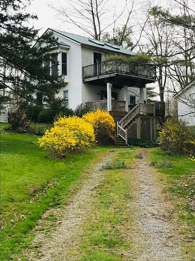 Apt on bottom floor and it is the sole apt on this property! - 5005 Rootstown Rd House