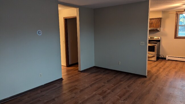 Photo - 901 4th St NE