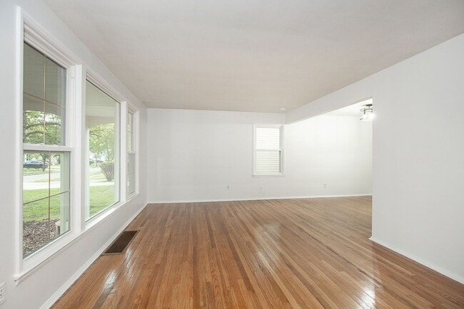 Photo - 3 Bed/1.5 Bath Single Family Home!