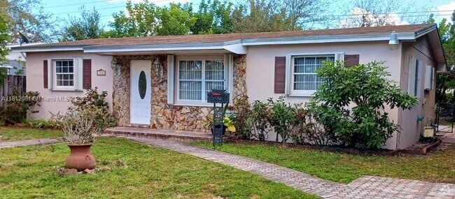 Building Photo - 7030 Tyler St Rental