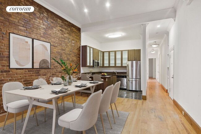 Photo - 70 W 11th St