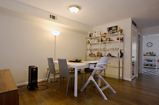 Photo - 1821 Biltmore St NW Unidad B