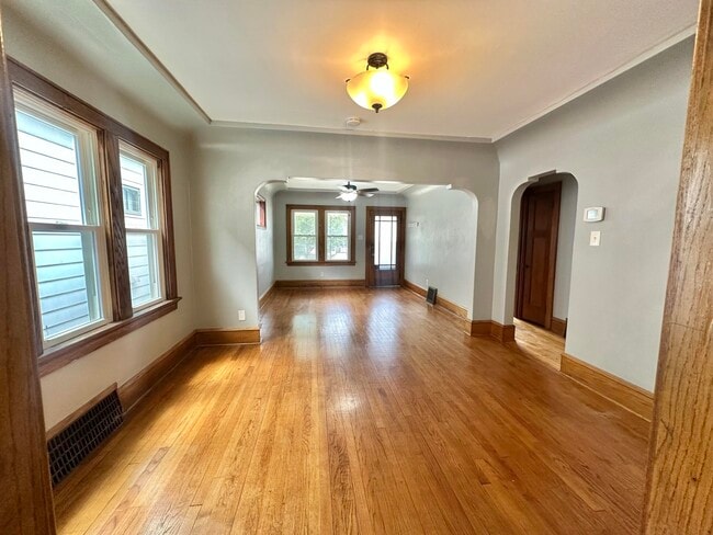 Photo - 1924 S 69th St
