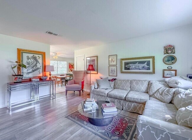 Photo - 2034 Harriet Dr