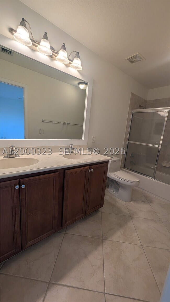 Photo - 5910 Royal -