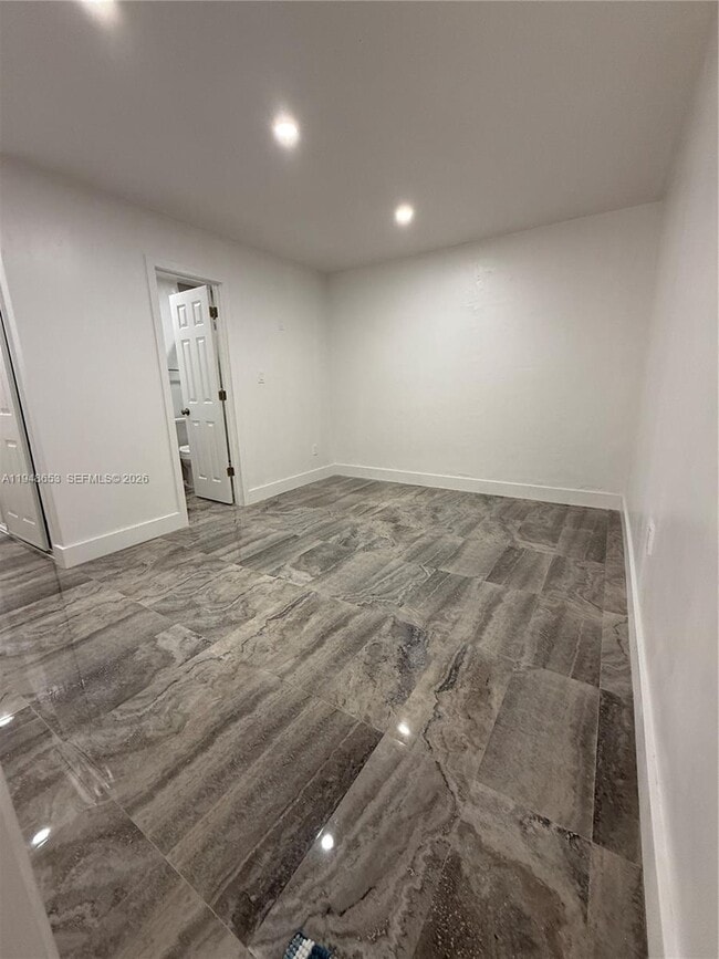 Building Photo - 545 NW 20th St Unit 2