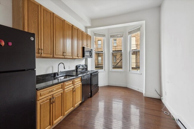 Building Photo - 1539 Cecil B. Moore Ave Unit 2