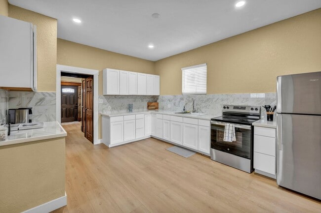 Photo - FULLY FURNISHED HISTORIC CHARMER BETWEEN UNR & DOWNTOWN – UTILITIES INCLUDED, MODERN UPGRADES, PR...