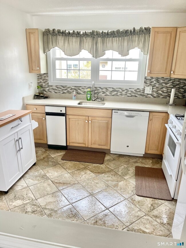 Building Photo - 2390 State St Unit APT 7F