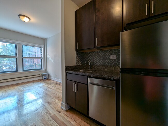 Photo - 628 W Cornelia Ave Unit 2e