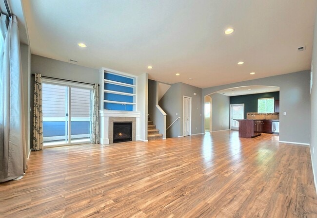 Photo - 4 Bedroom Home with Lake Views - Pet Friendly - 1/2 off 1st Months rent!