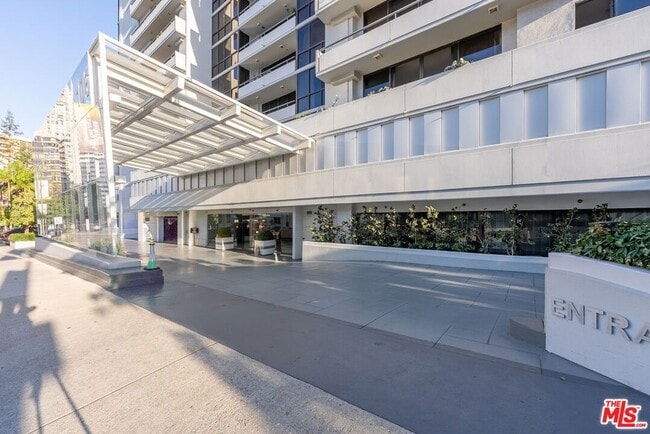 Photo - 10660 Wilshire Blvd