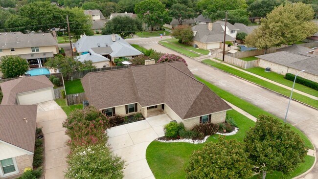 Building Photo - 2931 Pasture Ln