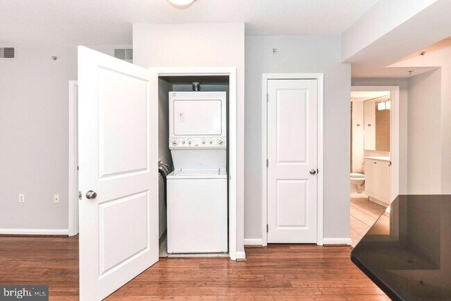 Photo - 851 N Glebe Rd Unit 1221