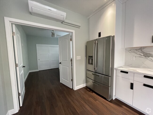 Building Photo - 1719 Heirloom St Rental
