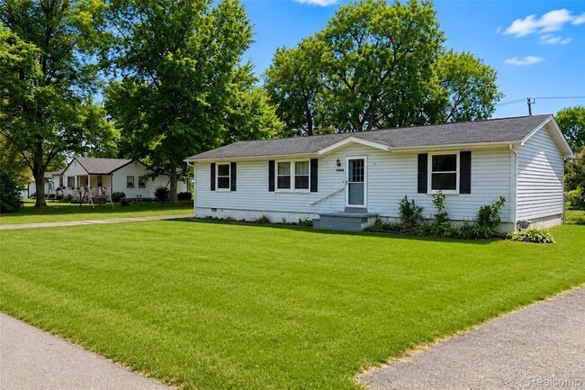 Photo - 15060 Michael St