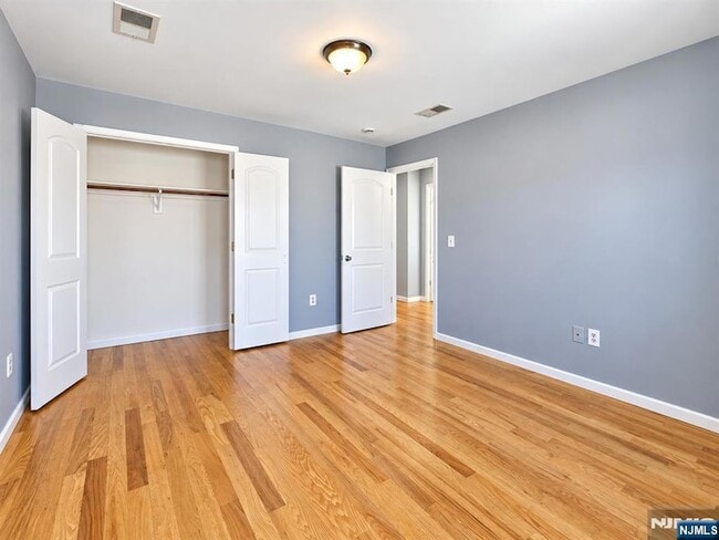 328 John St
